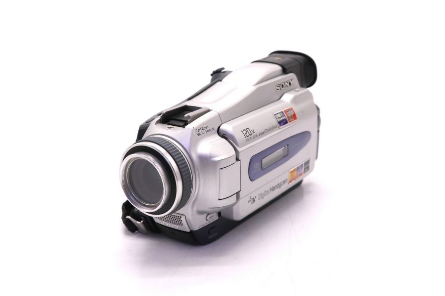 Видеокамера Sony DCR-TRV18