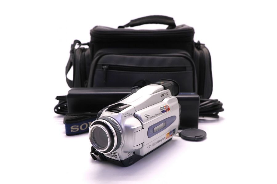Видеокамера Sony DCR-TRV18