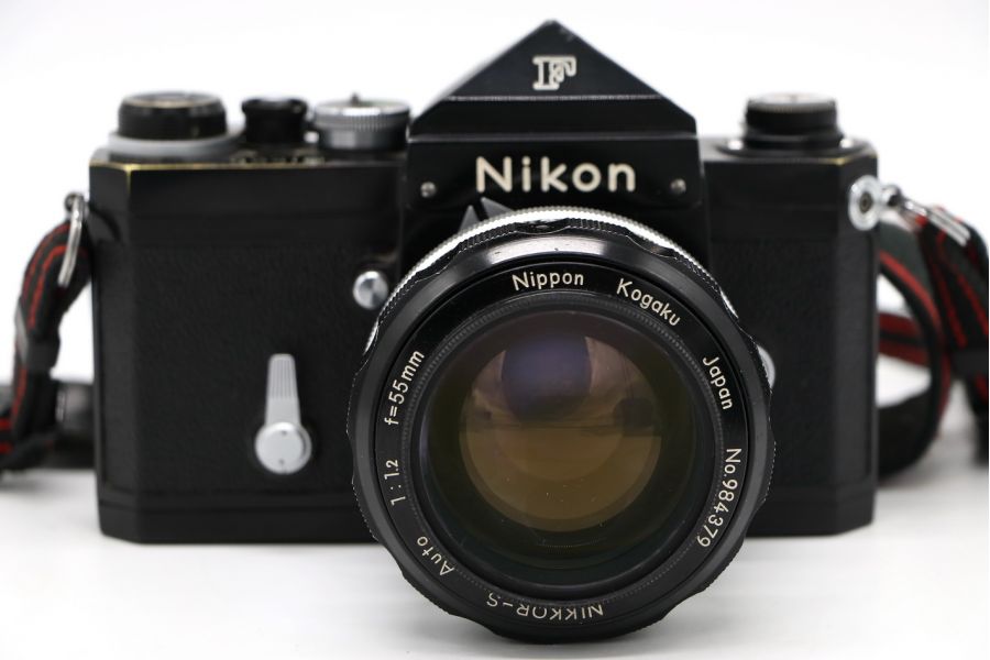 Nikon F + Nikon 55mm f/1.2 (Japan, 1970)