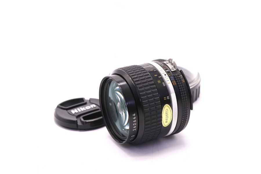 Nikon 35mm f/2 Nikkor