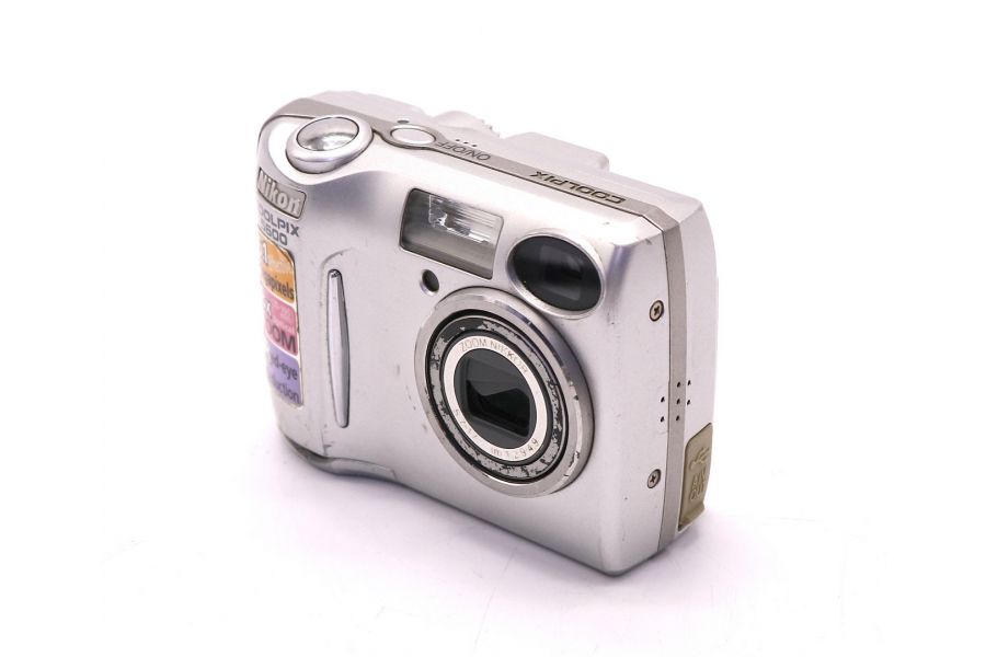 Nikon Coolpix 5600 (Japan, 2005)