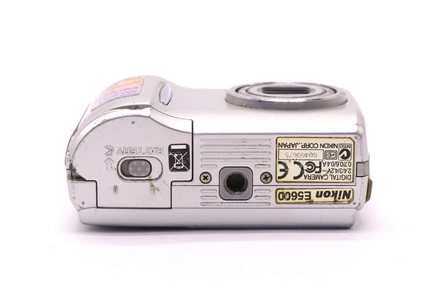 Nikon Coolpix 5600 (Japan, 2005)