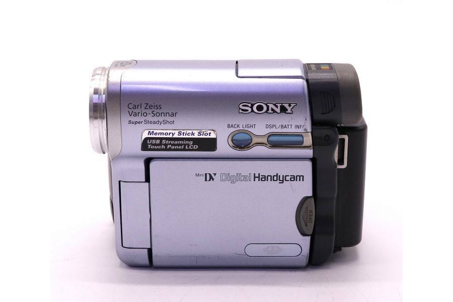 Видеокамера Sony CCD-TRV22E