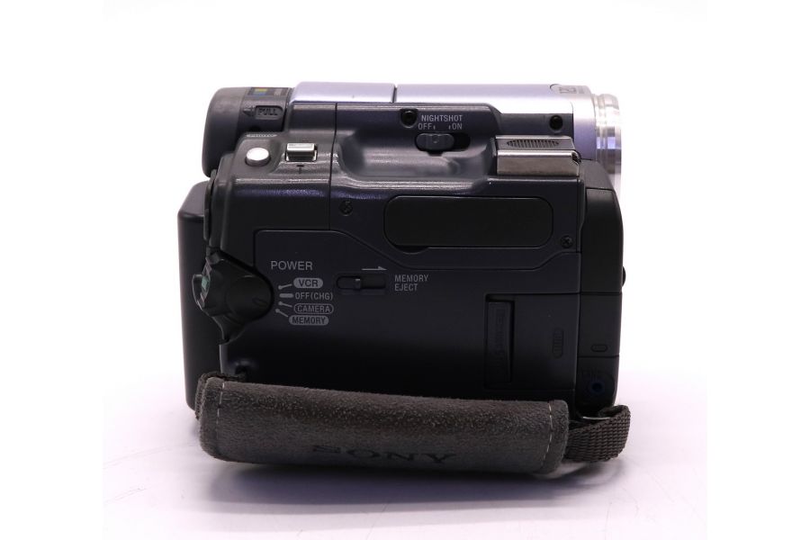 Видеокамера Sony CCD-TRV22E