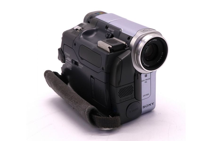 Видеокамера Sony CCD-TRV22E