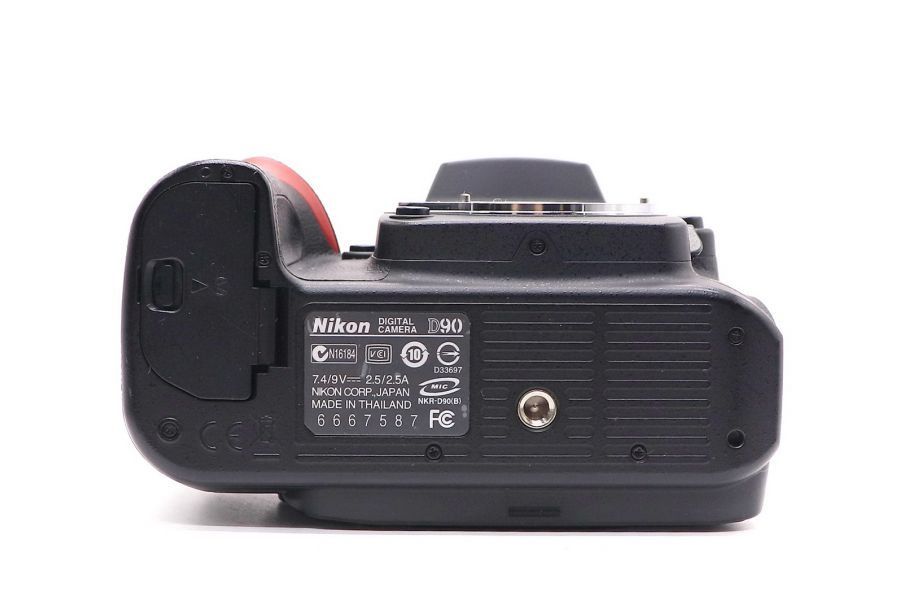 Nikon D90 body в упаковке (пробег 3125 кадров)