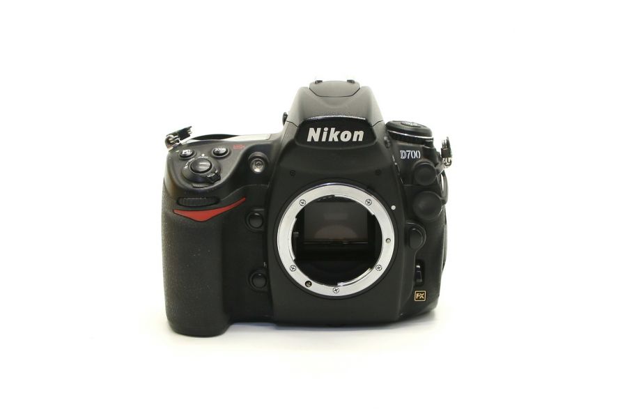 Nikon D700 body в упаковке (пробег 153830 кадров)