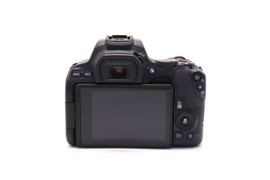 Canon EOS 250D kit в упаковке (пробег 1195 кадров)