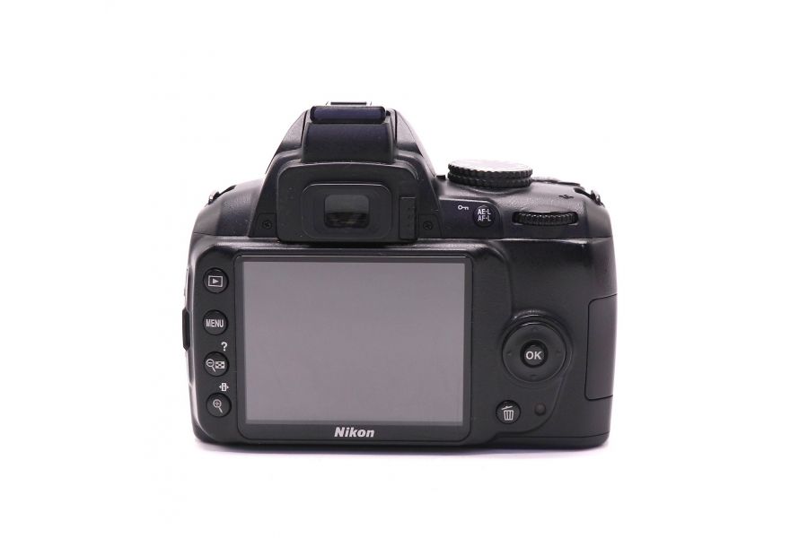 Nikon D3000 body (пробег 11570 кадров)