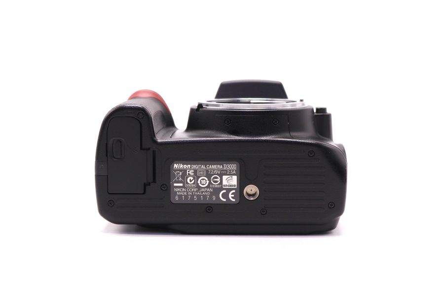 Nikon D3000 body (пробег 11570 кадров)