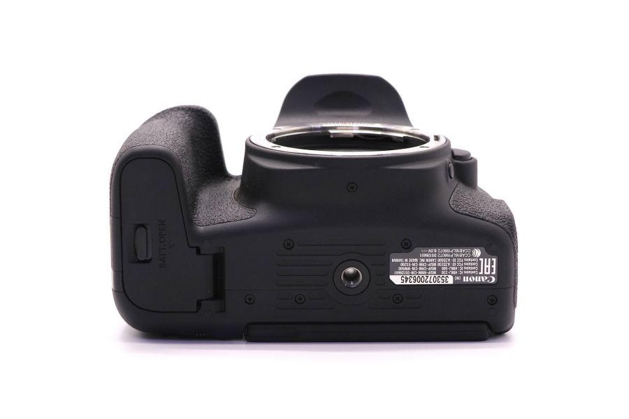 Canon EOS 77D body в упаковке (пробег 3250 кадров)