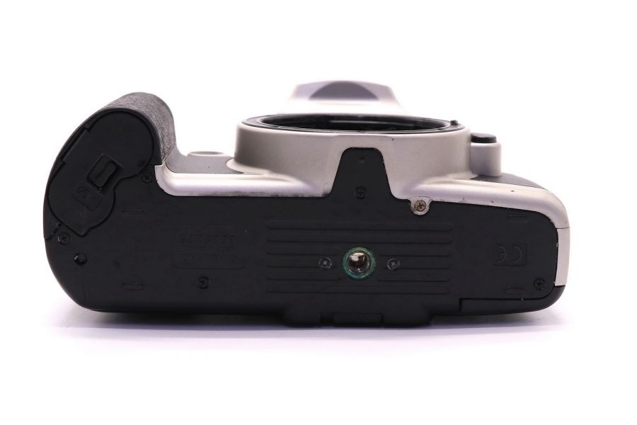 Canon EOS Kiss silver body (Taiwan, 1994)