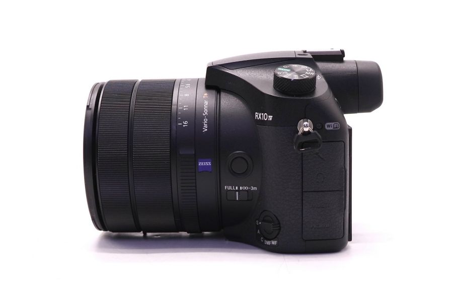 Фотоаппарат Sony Cyber-shot DSC-RX10M4 в упаковке 