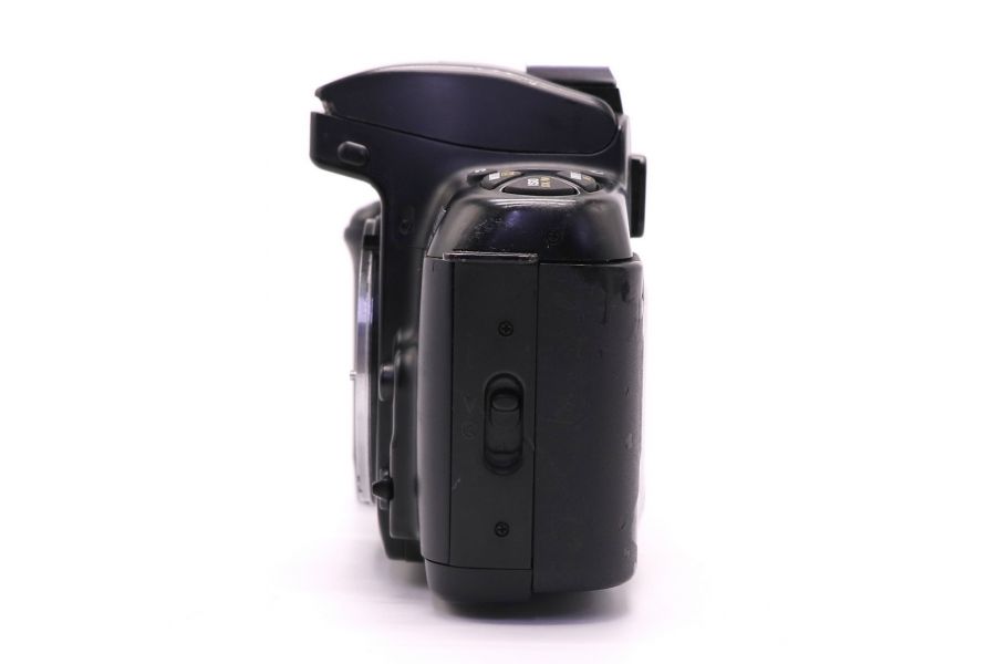 Nikon F-601 Quartz Date body (Japan, 1991г)