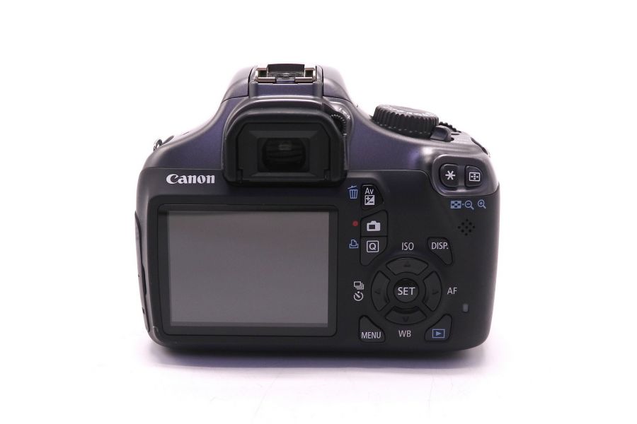 Canon EOS 1100D kit gray (пробег 10070 кадров)