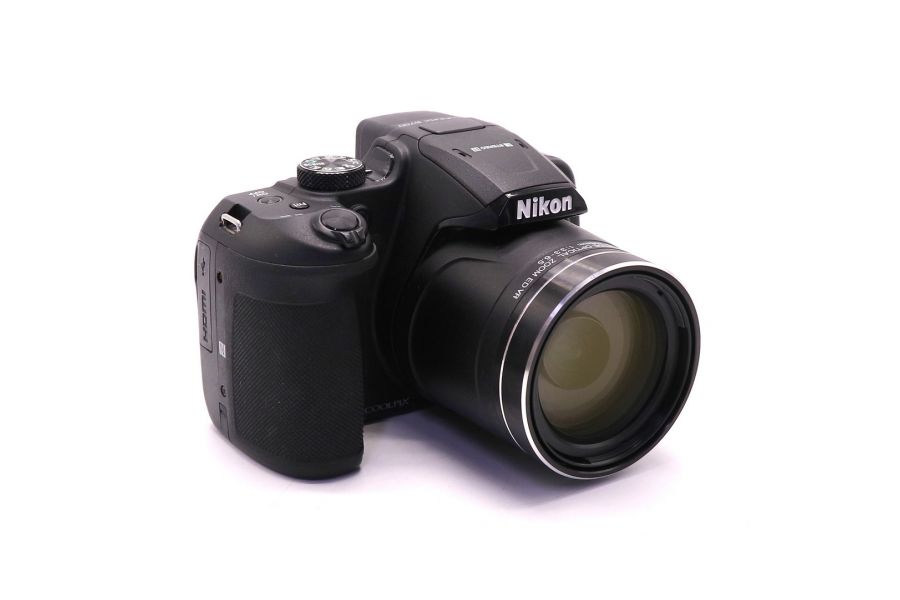 Nikon Coolpix B700