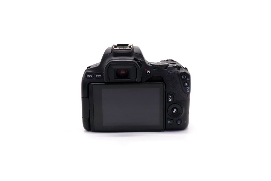 Canon EOS 250D kit (пробег 39000 кадров)