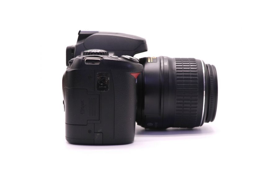 Nikon D40 kit в упаковке (пробег 11895 кадров)