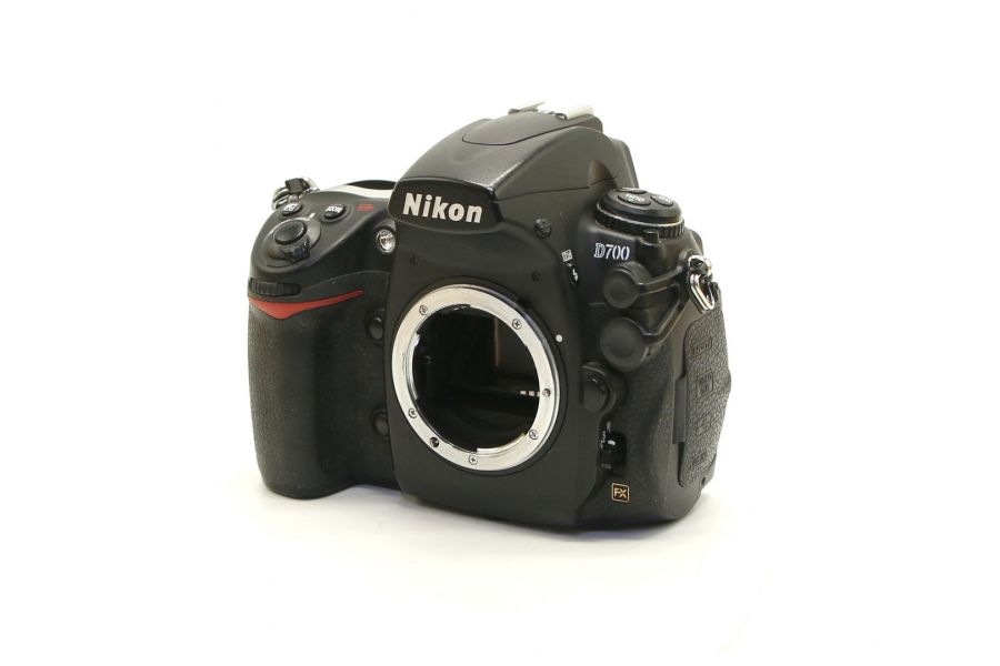 Nikon D700 body в упаковке (пробег 187430 кадров)