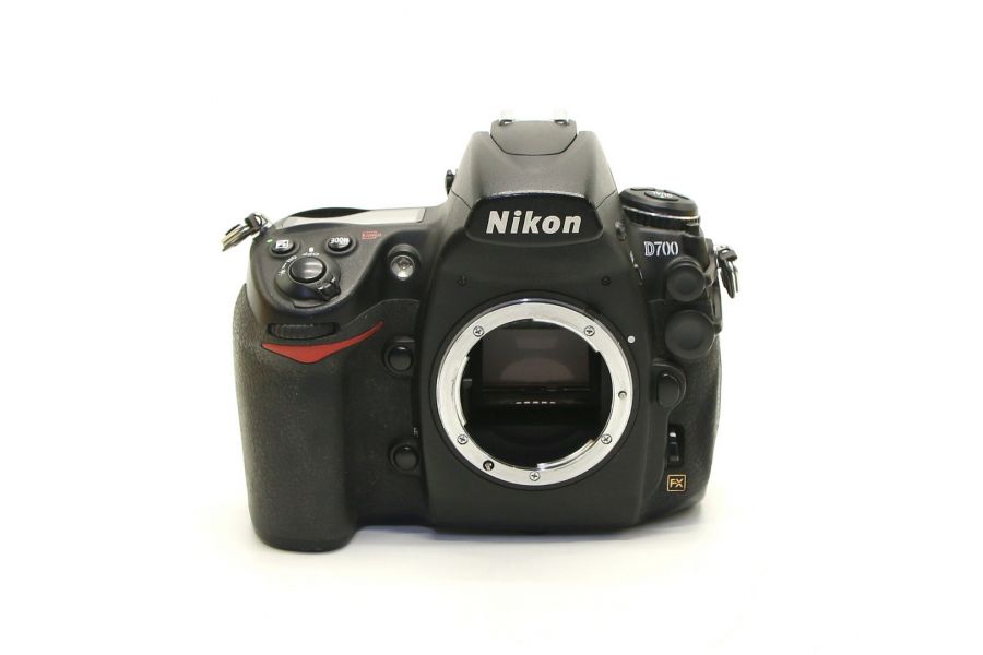 Nikon D700 body в упаковке (пробег 187430 кадров)