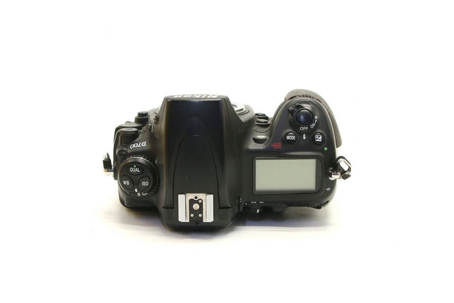 Nikon D700 body в упаковке (пробег 187430 кадров)