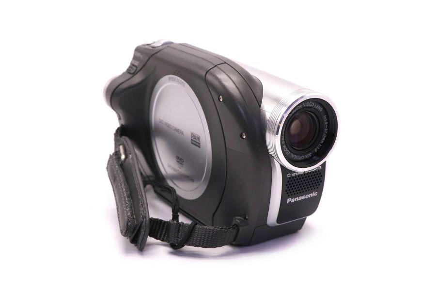 Видеокамера Panasonic VDR-D150 в упаковке
