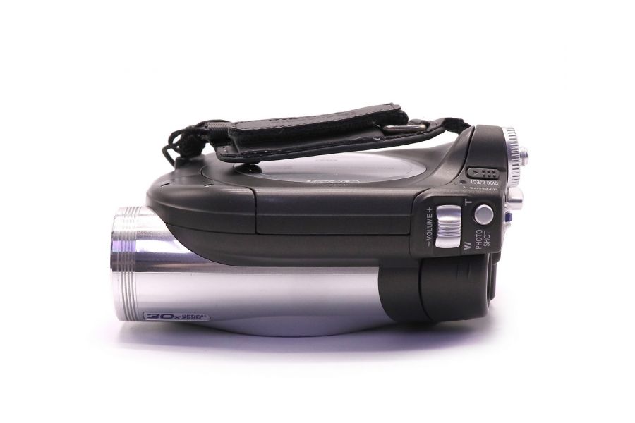 Видеокамера Panasonic VDR-D150 в упаковке