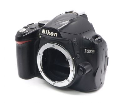 Nikon D3000 body (пробег 60980 кадров)
