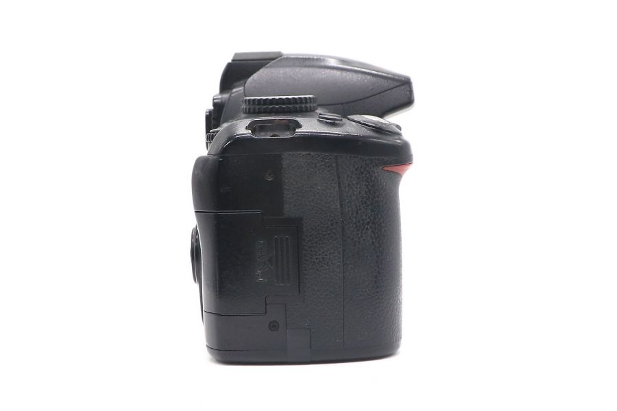 Nikon D3000 body (пробег 60980 кадров)