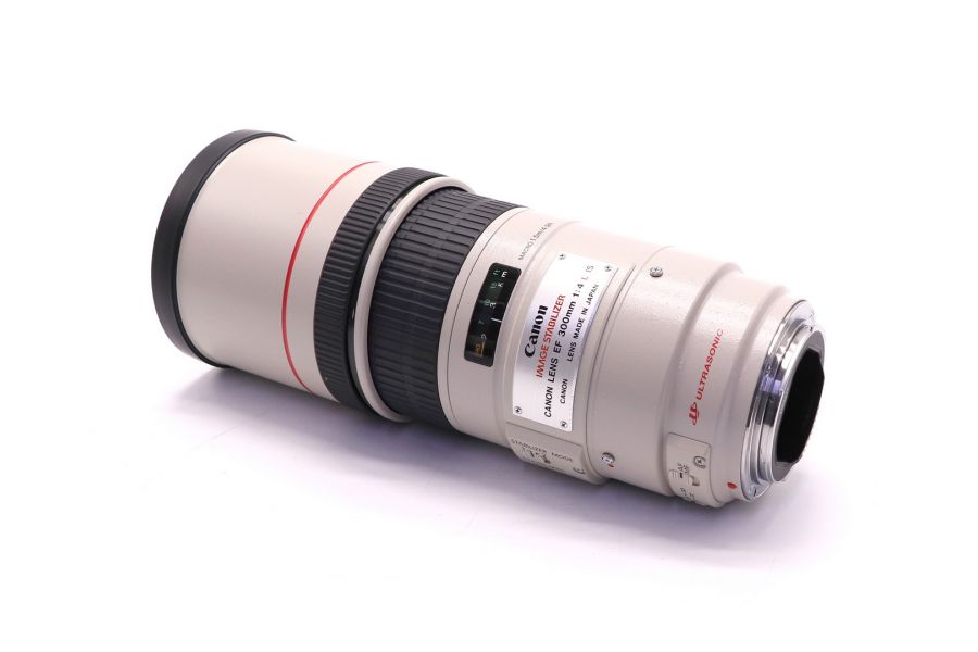 Canon EF 300mm f/4L IS USM в упаковке