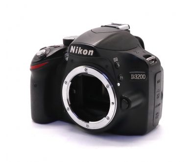 Nikon D3200 body (пробег 9000 кадров)