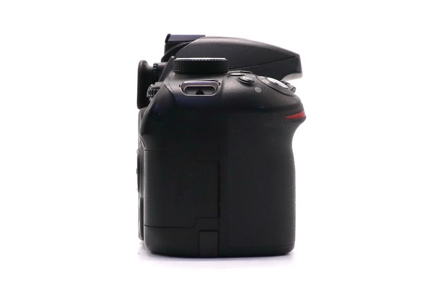Nikon D3200 body (пробег 9000 кадров)