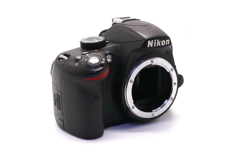 Nikon D3200 body (пробег 9000 кадров)