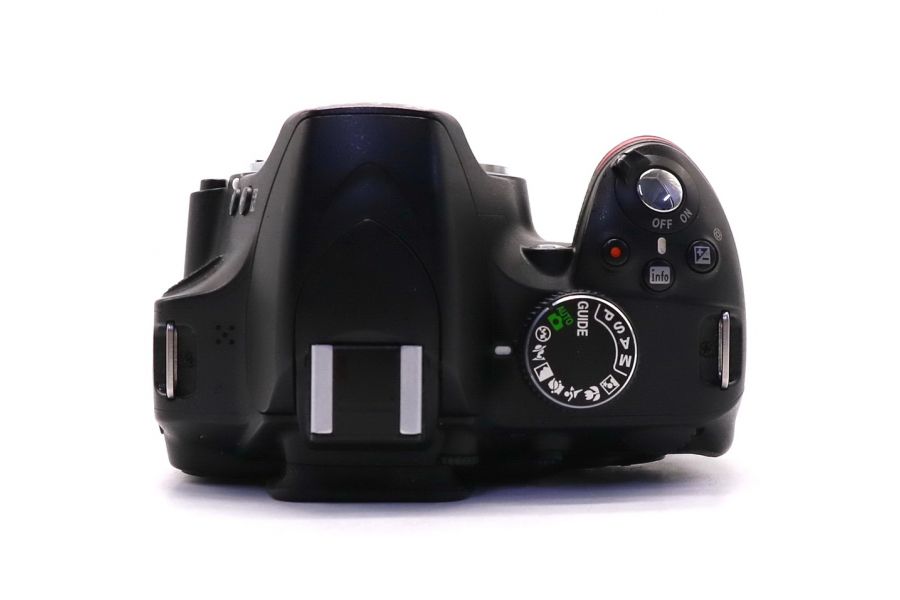 Nikon D3200 body (пробег 9000 кадров)