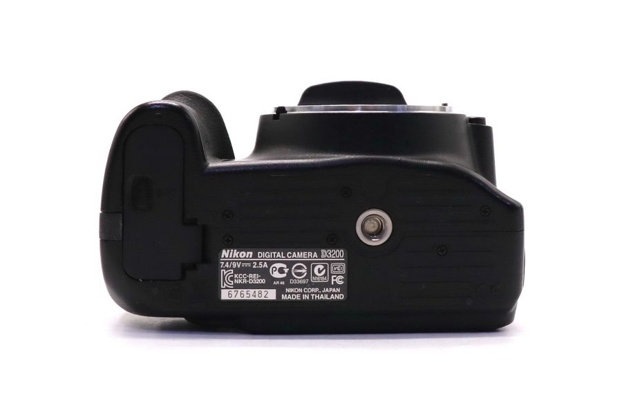 Nikon D3200 body (пробег 9000 кадров)