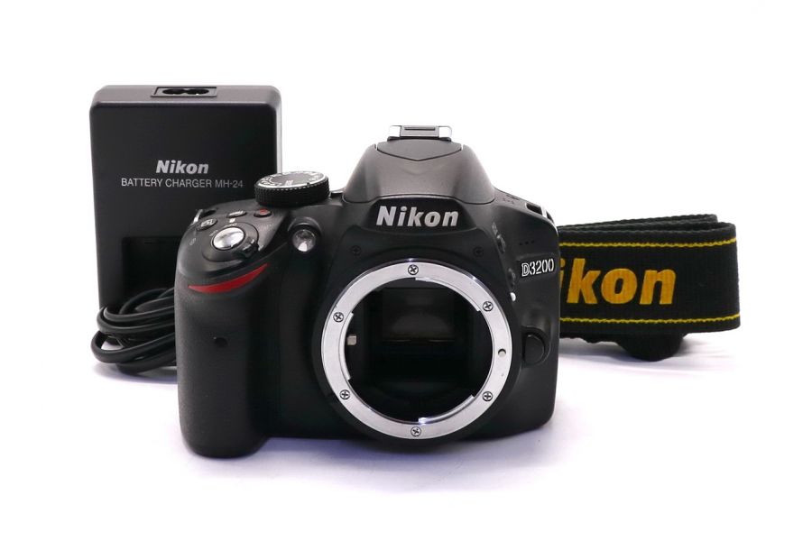 Nikon D3200 body (пробег 9000 кадров)