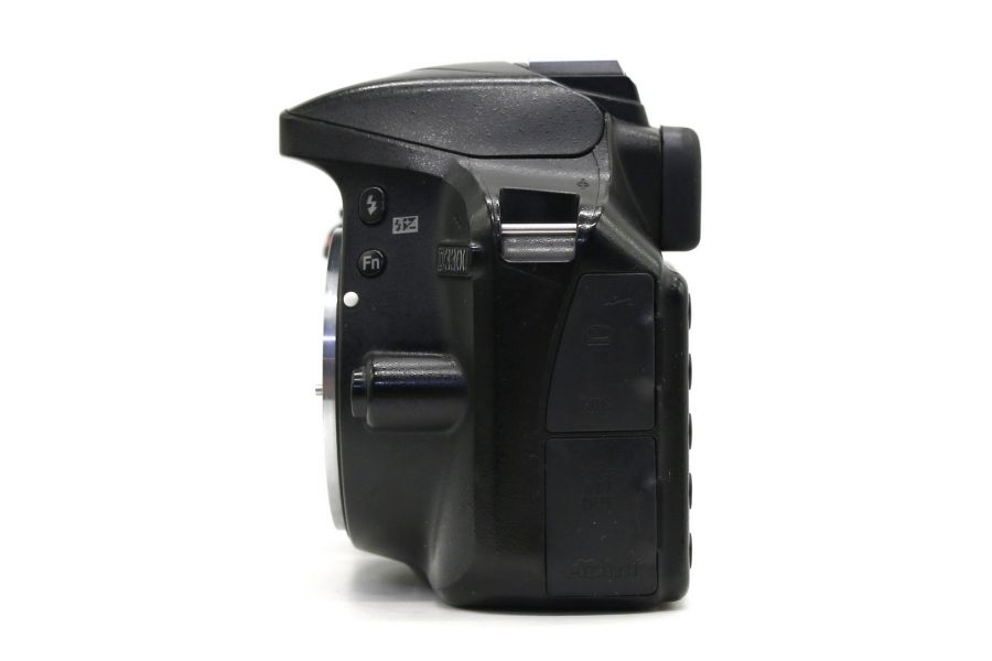 Nikon D3300 body (пробег 40650 кадров)