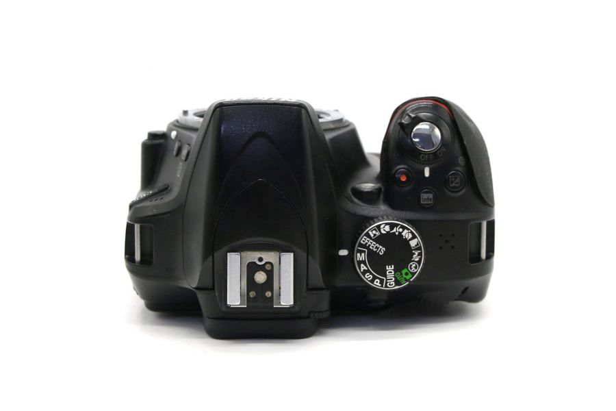 Nikon D3300 body (пробег 40650 кадров)