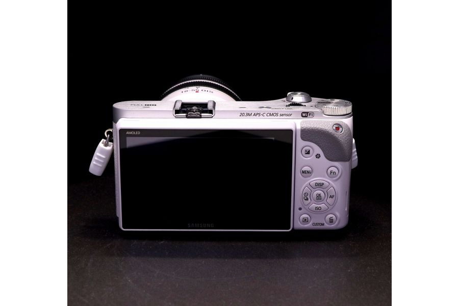 Samsung NX300 kit (пробег 210 кадров)