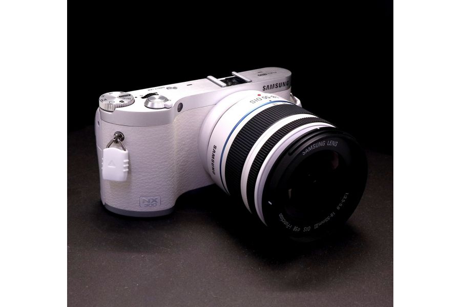 Samsung NX300 kit (пробег 210 кадров)