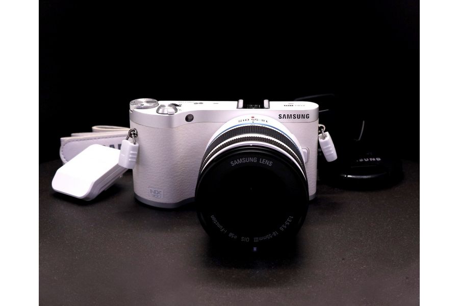 Samsung NX300 kit (пробег 210 кадров)