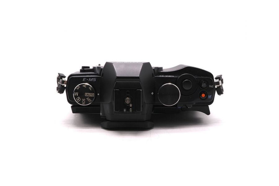 Olympus OM-D E-M5 body box (пробег 14000 кадров)