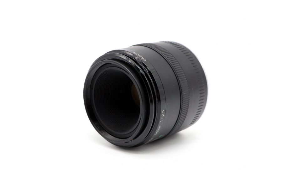Canon EF 50mm f/2.5 Compact Macro в упаковке