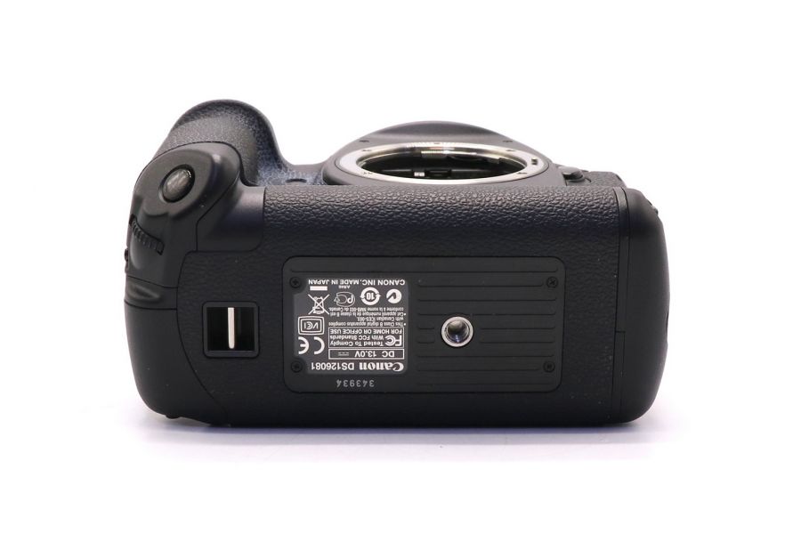 Canon EOS 1Ds Mark II body в упаковке (пробег 5680 кадров)