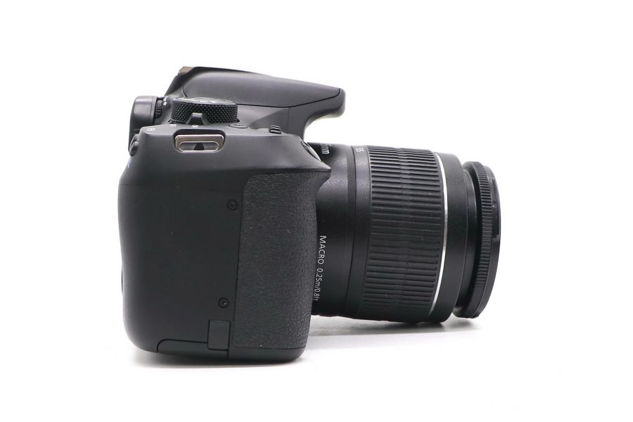 Canon EOS 1300D kit (пробег 3280 кадров)