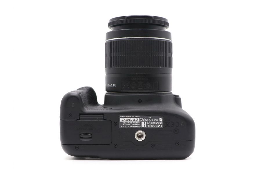 Canon EOS 1300D kit (пробег 3280 кадров)