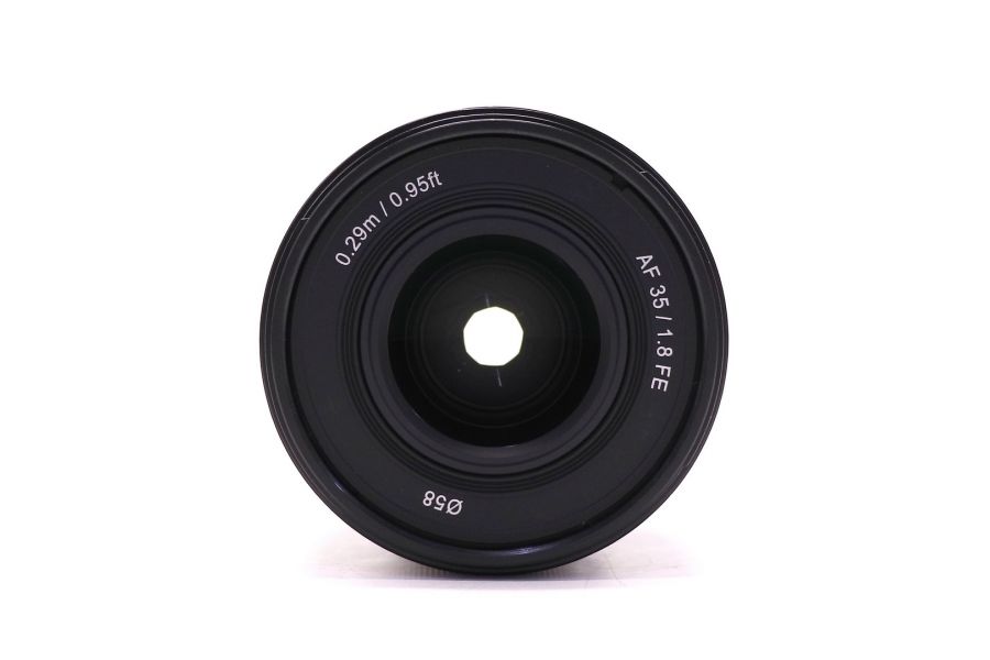 Samyang AF 35mm f/1.8