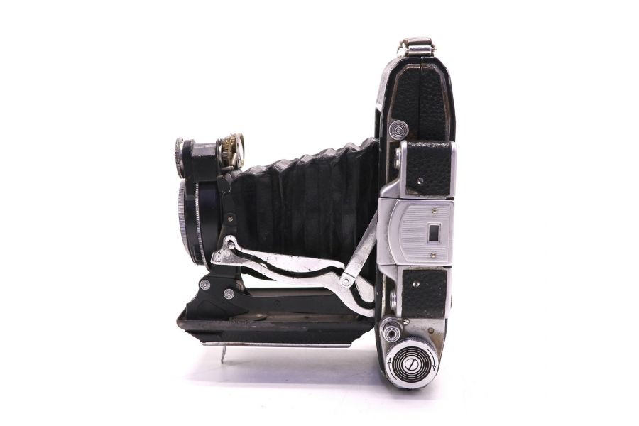 Советская среднеформатная клапп-камера Москва 4 