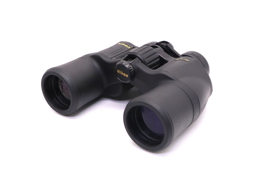 Бинокль Nikon Aculon A211 10x42