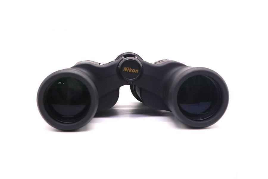 Бинокль Nikon Aculon A211 10x42